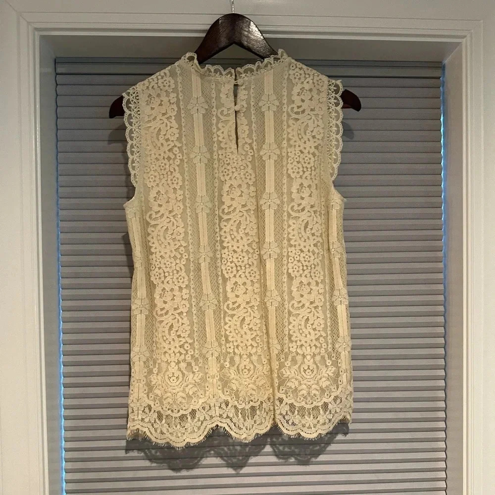 Sundance sleeveless cream lace top button closure at back of neck D-3 - Picture 2 of 3